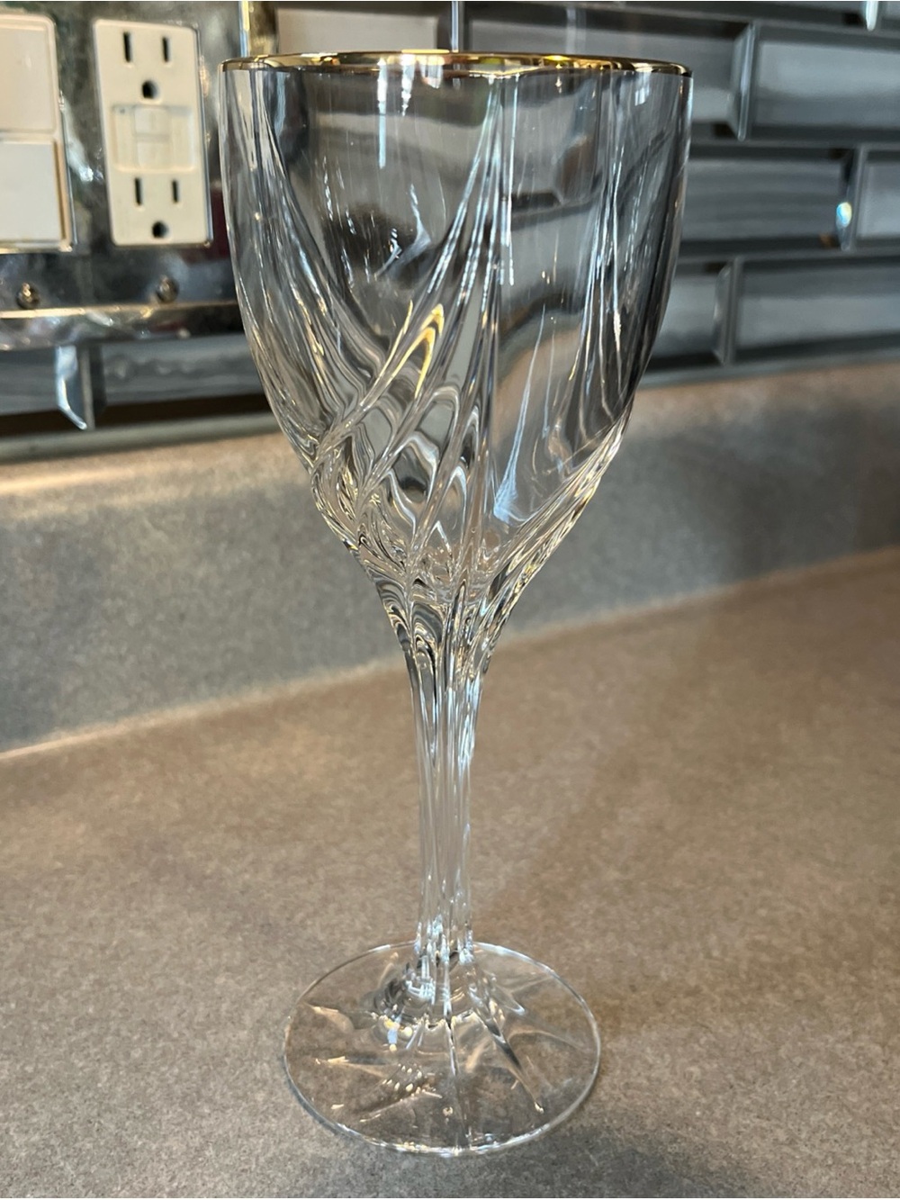 Lenox Debut Gold Rim Crystal 8.25” Tall Wine Glass Stemware Germany Swirl Stem